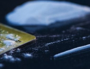 «Πνιγμένα» στην κοκαΐνη τα σαλόνια της κοσμικής Αθήνας - «Τρέμουν» τις αποκαλύψεις διάσημοι και πλούσιοι